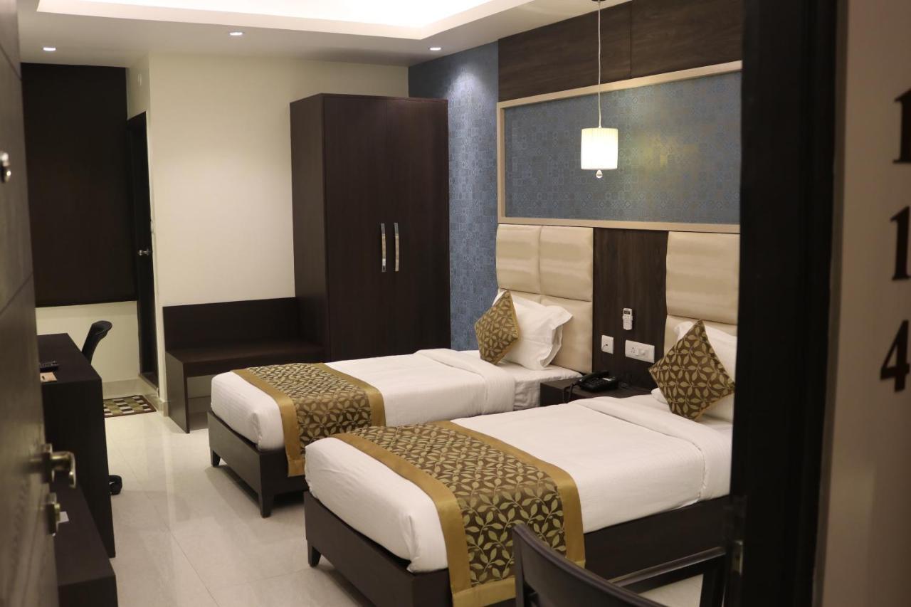 Hotel Solitaire Chinhat Exterior foto